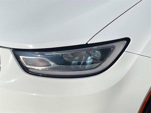 Used 2022 Chrysler Pacifica Touring-L image 5