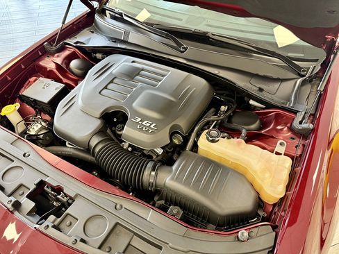 Used 2018 Chrysler 300 Touring L image 18