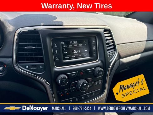 Used 2017 Jeep Grand Cherokee Laredo AWD/4WD image 17