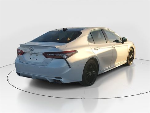 Used 2022 Toyota Camry XSE image 7