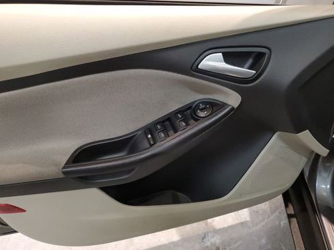 Used 2013 Ford Focus SE w/ SE Winter Pkg FWD image 12