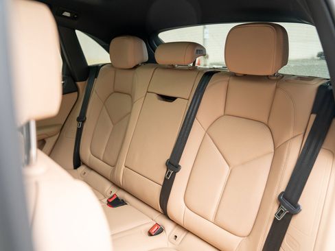 Used 2025 Porsche Macan image 23