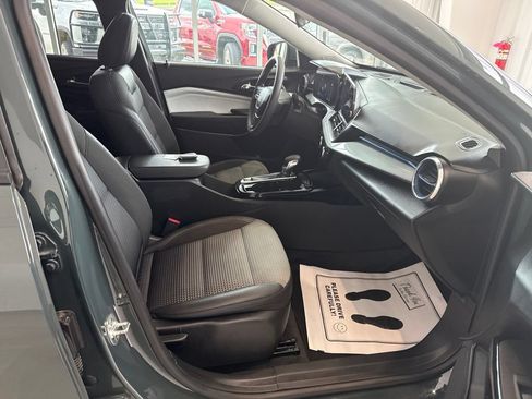 Used 2025 Chevrolet Trax LT FWD image 39