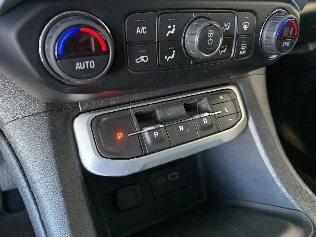 Used 2021 GMC Acadia SLE w/ Driver Convenience Package FWD image 28