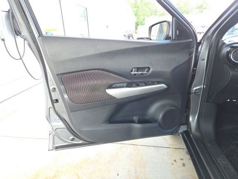 Used 2019 Nissan Kicks SV FWD image 35