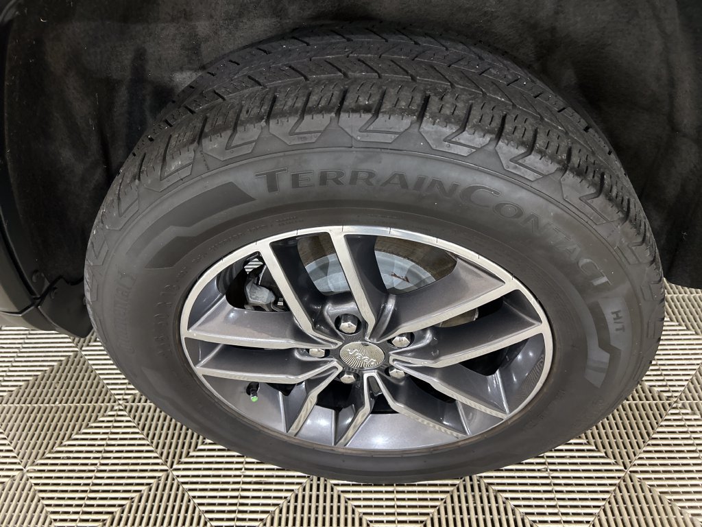 Used 2017 Jeep Grand Cherokee Limited AWD/4WD image 10
