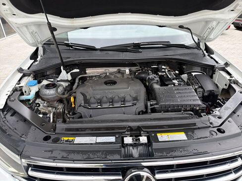 Certified 2022 Volkswagen Tiguan SE w/ Panoramic Sunroof Package AWD/4WD image 24