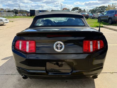 Used 2012 Ford Mustang Convertible image 7