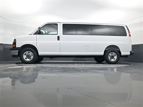 New 2025 GMC Savana 3500 LT w/ LT Preferred Equipment Group image 32