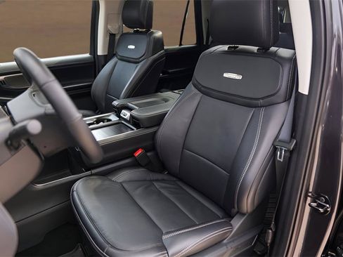 Used 2025 Ford Expedition Max Platinum w/ Driver's Package image 7