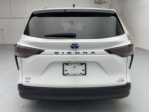 Used 2023 Toyota Sienna XLE image 10