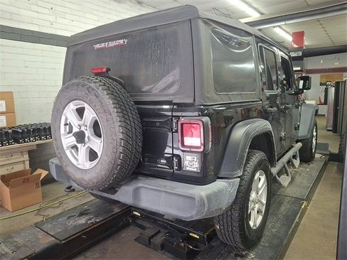 Used 2018 Jeep Wrangler Unlimited Sport S image 5