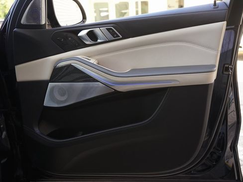 Used 2024 BMW X7 M60i w/ Executive Package image 25