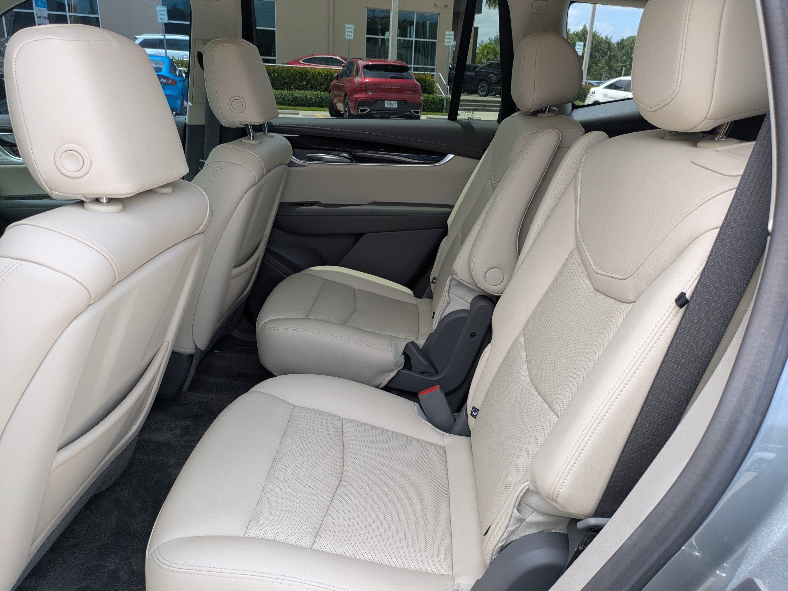 Used 2023 Cadillac XT6 Premium Luxury w/ Technology Package FWD image 14