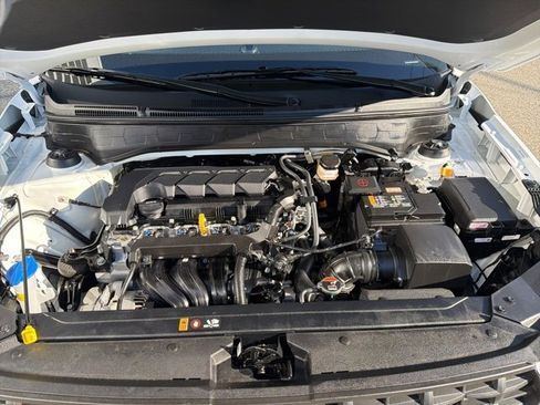 Certified 2025 Hyundai Venue SE image 40