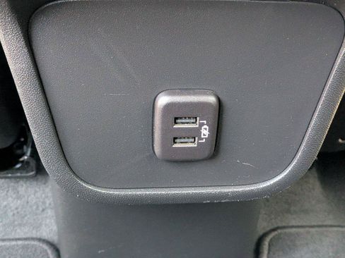 Used 2023 Chevrolet Equinox LT AWD/4WD image 32