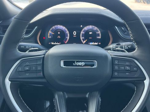 New 2025 Jeep Grand Cherokee Altitude image 21