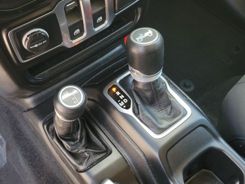 Used 2020 Jeep Wrangler Sport AWD/4WD image 26