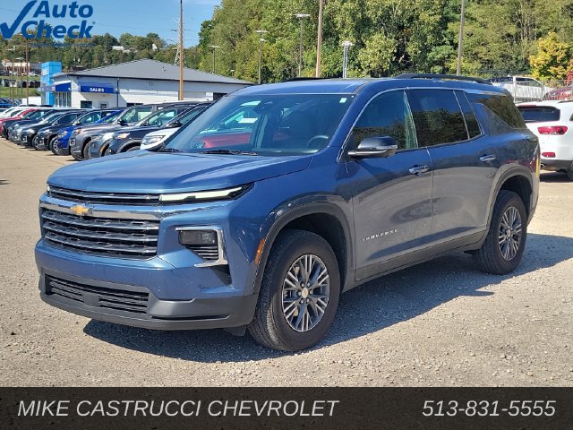 Used 2025 Chevrolet Traverse LT w/ Driver Confidence Package FWD image 1