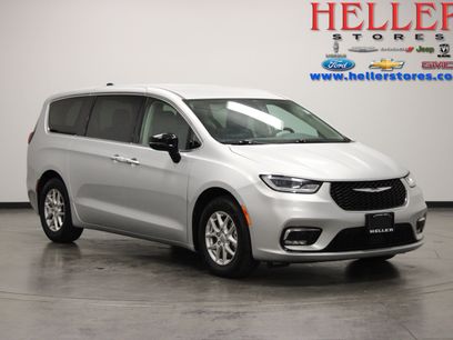 Used 2024 Chrysler Pacifica Touring-L