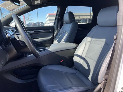 Used 2024 Buick Enclave Essence image 13