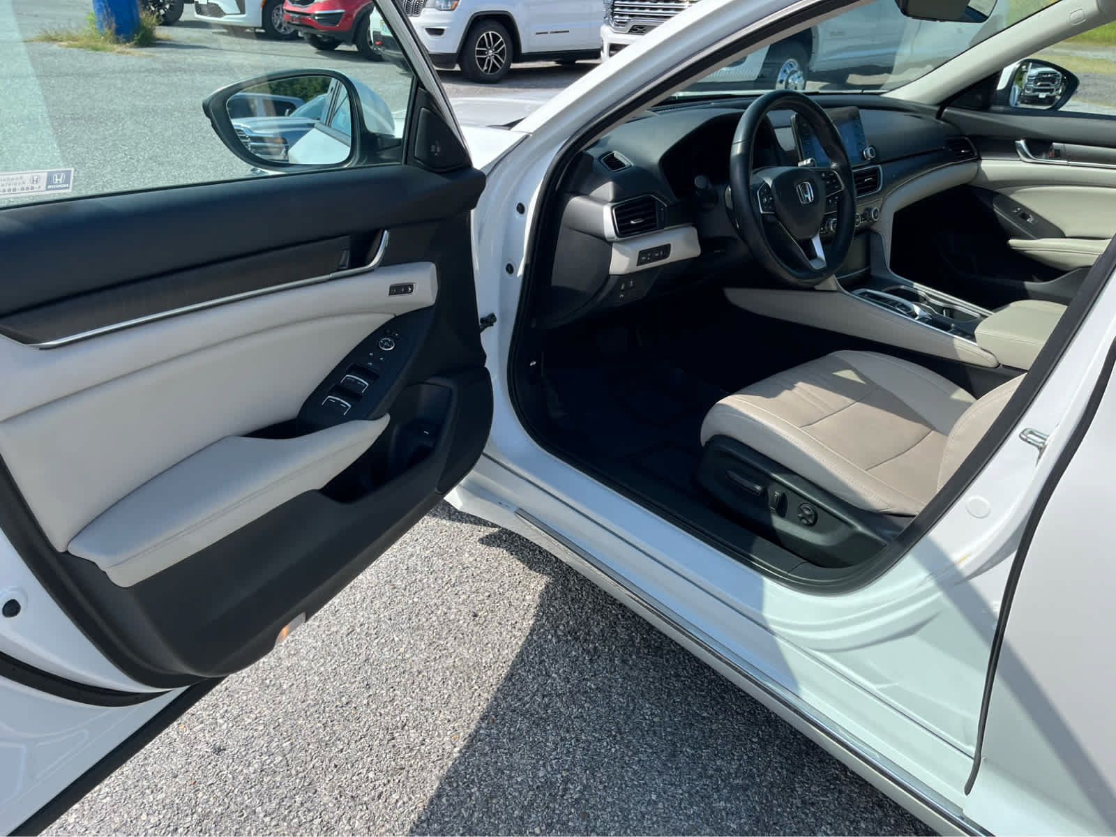 Used 2020 Honda Accord Touring image 10