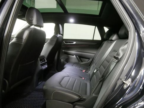 Used 2024 Volkswagen Atlas Cross Sport SEL R-Line AWD/4WD image 21