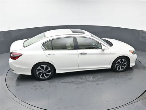Used 2017 Honda Accord EX image 42