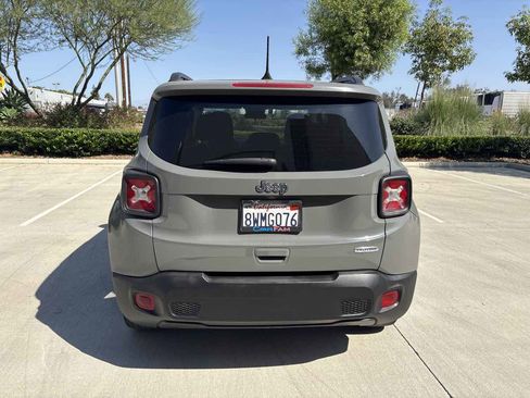 Used 2021 Jeep Renegade Latitude w/ Sun & Sound Group image 4