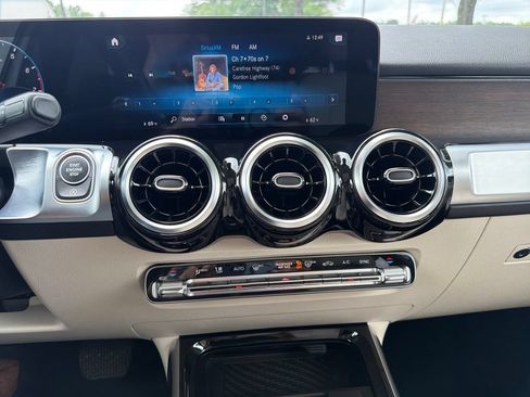 Used 2022 Mercedes-Benz GLB 250 w/ Premium Package image 6