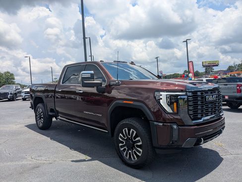 Used 2024 GMC Sierra 2500 Denali Ultimate w/ Max Trailering Package AWD/4WD image 3