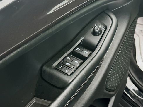 Used 2023 Jeep Grand Cherokee L Laredo AWD/4WD image 17