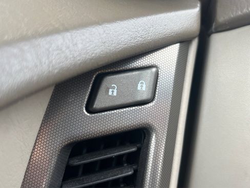 Used 2005 Cadillac XLR image 40