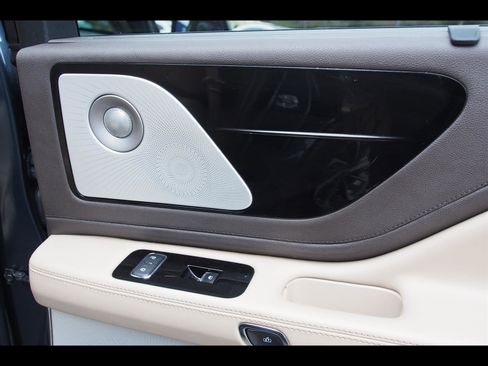 Used 2022 Lincoln Aviator Reserve w/ Equipment Group 201A image 15