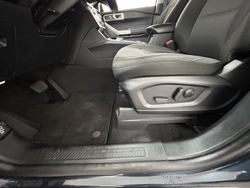 Used 2023 Ford Explorer XLT w/ Class IV Trailer Tow Package image 30