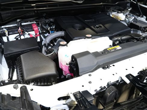 Used 2024 Toyota Tundra Limited image 47