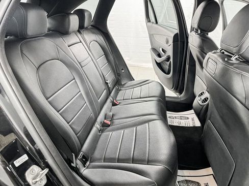 Used 2018 Mercedes-Benz GLC 300 4MATIC w/ Premium Package image 11