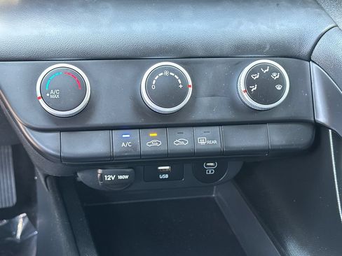 Used 2024 Hyundai Elantra SE FWD image 27