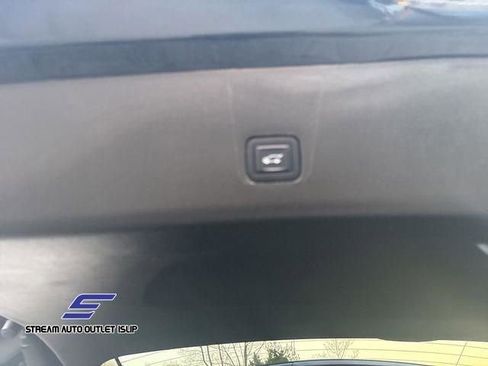 Used 2022 Chevrolet Traverse RS image 9