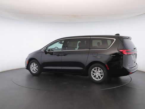 New 2026 Chrysler Pacifica Select image 21