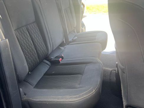 Used 2018 Nissan Titan SV w/ SV Convenience Package RWD image 8