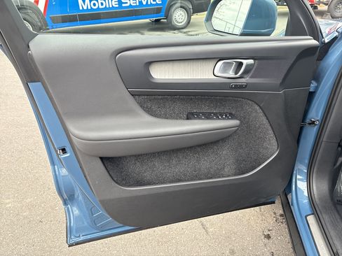 Used 2025 Volvo XC40 B5 Core image 15