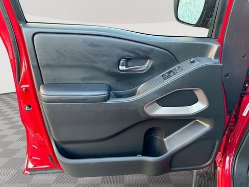 Used 2025 Nissan Frontier SV w/ SV Convenience Package RWD image 24