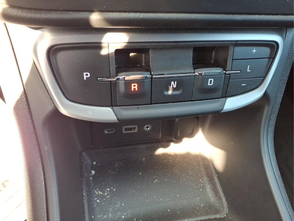Used 2024 GMC Terrain SLE w/ Driver Convenience Package FWD image 12