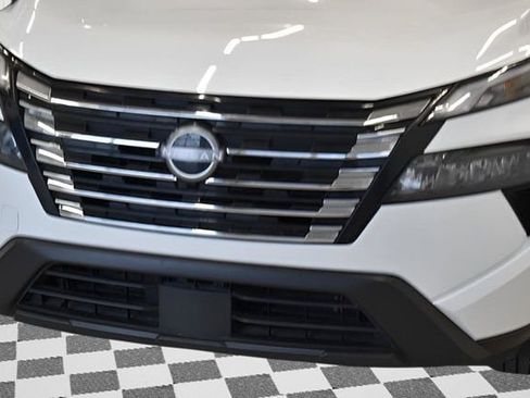 Used 2025 Nissan Rogue SV image 16