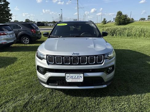 Used 2025 Jeep Compass Limited AWD/4WD image 16