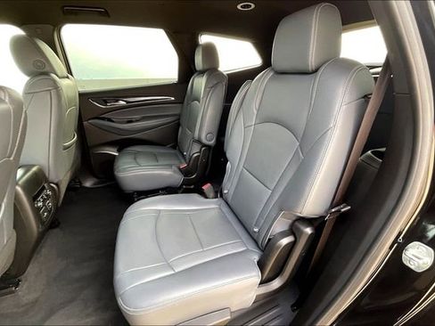 Used 2024 Buick Enclave Premium image 31