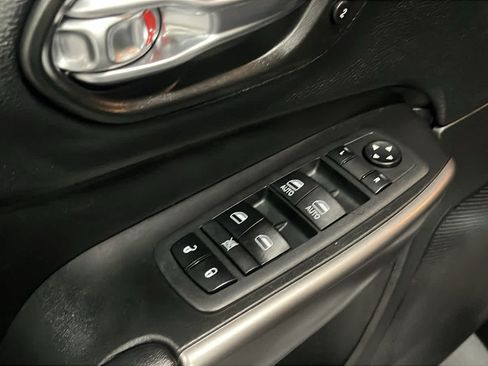 Used 2020 Jeep Cherokee Limited AWD/4WD image 24