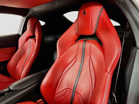 Used 2020 Ferrari 812 Superfast RWD image 26