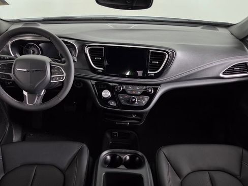 New 2026 Chrysler Pacifica Select image 40